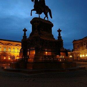 König Johann Statue