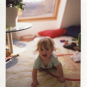 Helena mit Pola 195 auf Fuji FP100C bei F/3.8