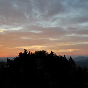 Sonnenaufgang auf dem Rauenstein mit Blick zum Lilienstein (Elbsandstein)
