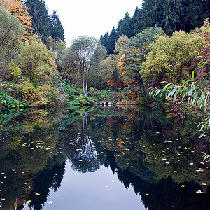 Herbstfarben im Spiegel Abends im Freilichtmuseum Hagen 1k