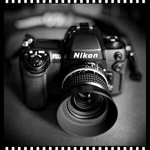 Nikon F100 mit Nikkor 35/2 AiS
