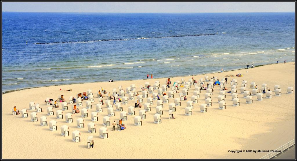 • Strand an der Ostsee •
September 2008 Sellin auf Rügen, Nikon D300 mit Nikkor AF-S DX 3,5-4,5/18-70mm G IF ED.