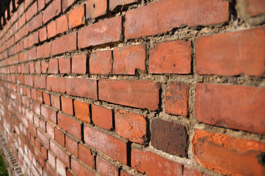 05 Backsteinwand