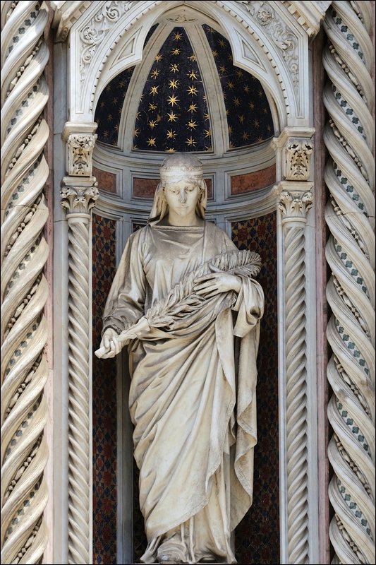 05 Statue im Dom