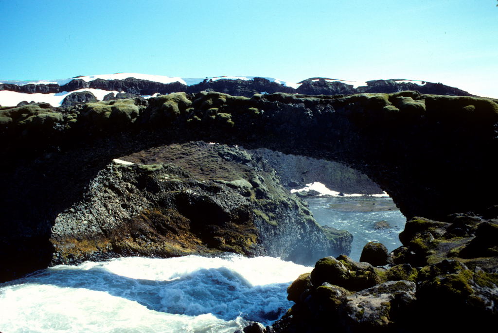 058 Island 1982