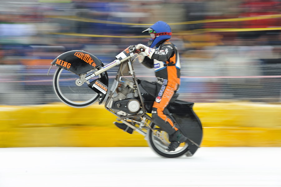 06 20100106 135853 eisspeedway 02