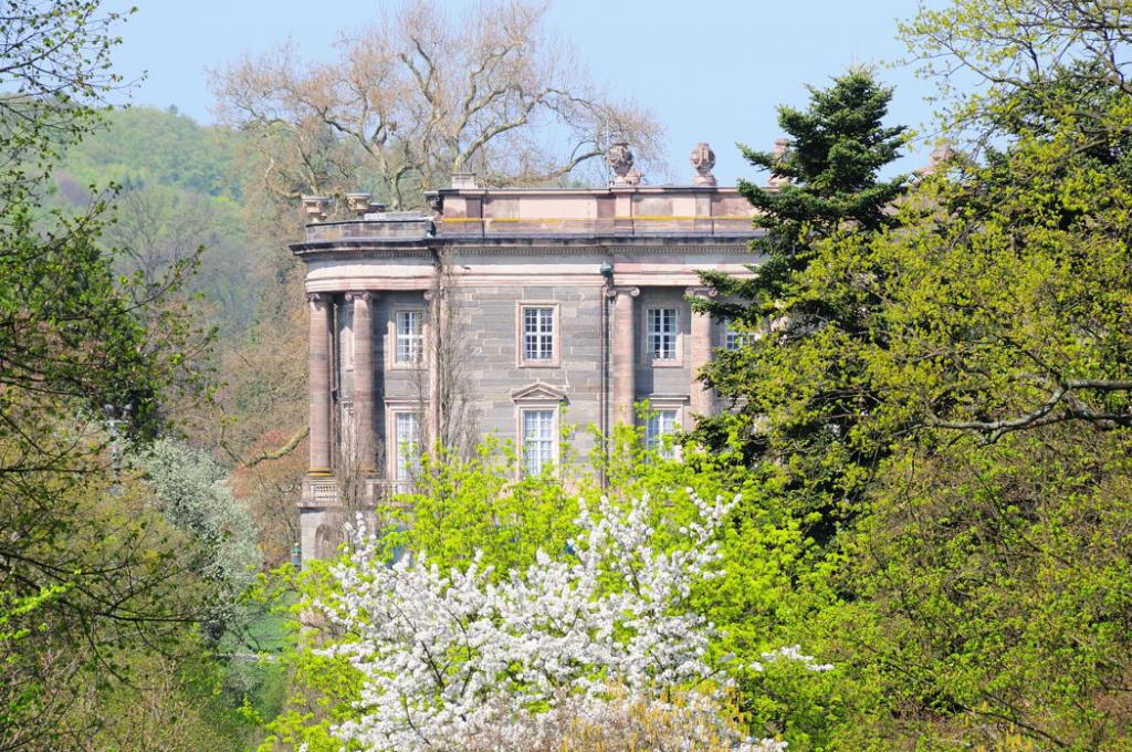 069 Schloß im Frühling klein