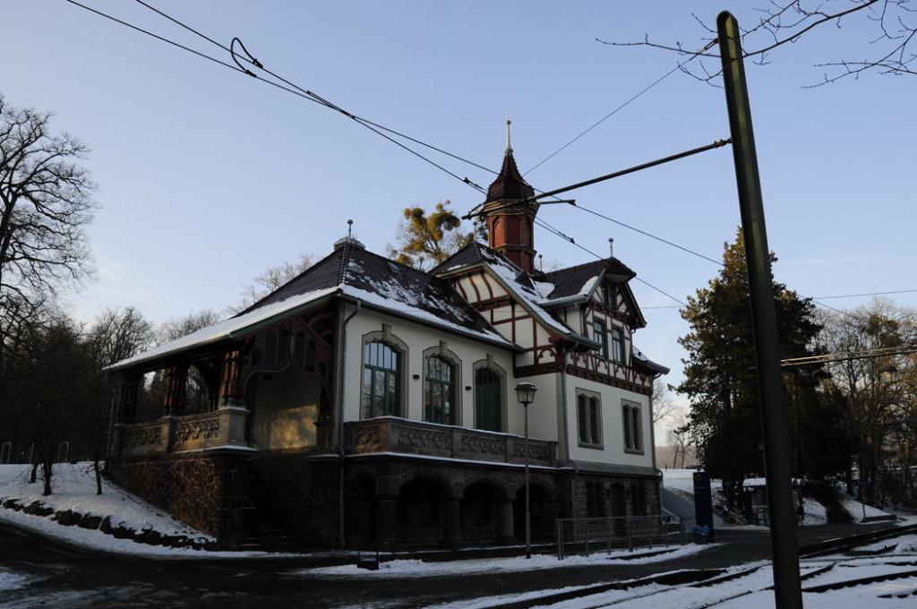 071 Strassenbahnhaus klein