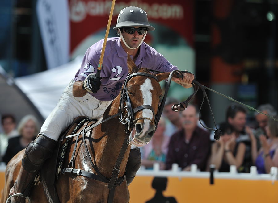 08 20100425 153658 airport polo 01