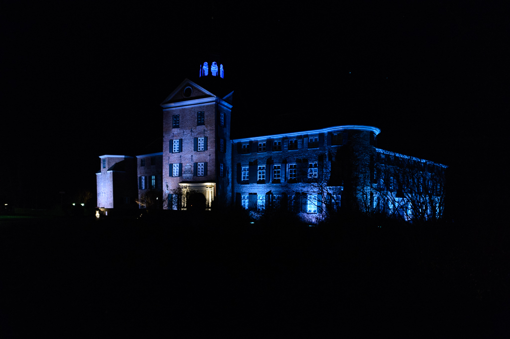1/30 - 2,8 - ISO 6400