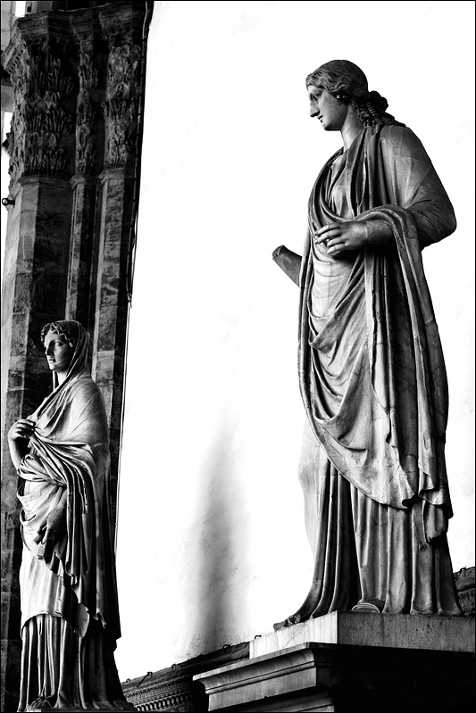 11 Loggia dei Lanzi