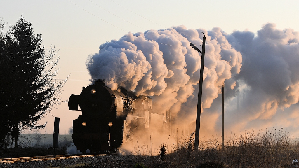 16 27 bei der Durchfahrt in Letnitsa
Strecke Lewski - Troyan

s215 16 27 8450