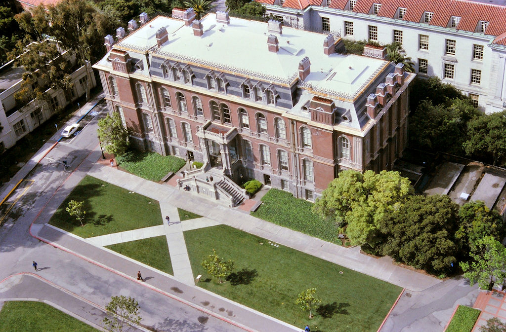 1995 war ich in San Francisco und habe mir das Dach des Bürogebäudes vom Campus-Turm aus angeschaut, auf dem der Tanz der Schornsteinfeger aus MARY PO