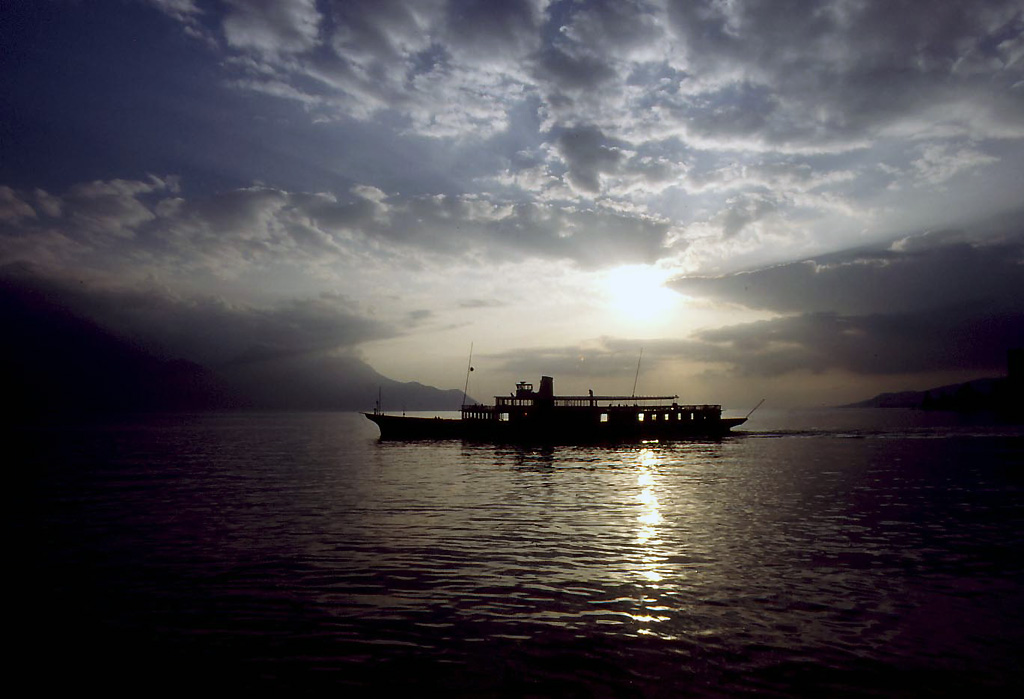 2 35 16 Schiff auf Genfer See