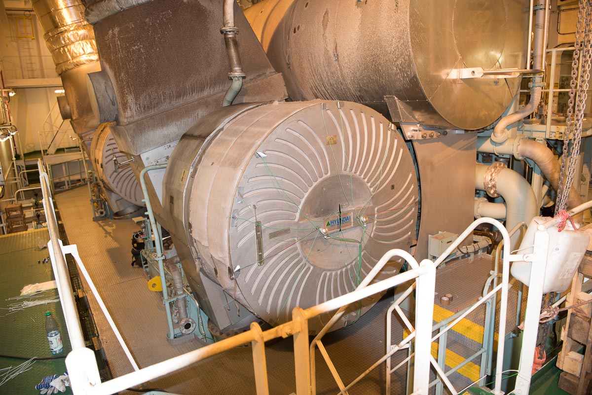 2 Turbolader um den Motor mit 4,5 Bar aufzublasen um eine Leistungssteigerung zu erzielen