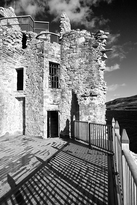 200902250642 - Der Grant Tower von Urquhart Castle
Fuji S5Pro + Tokina 12-24: 12 mm, ISO 200, f 7.1, 1/640s