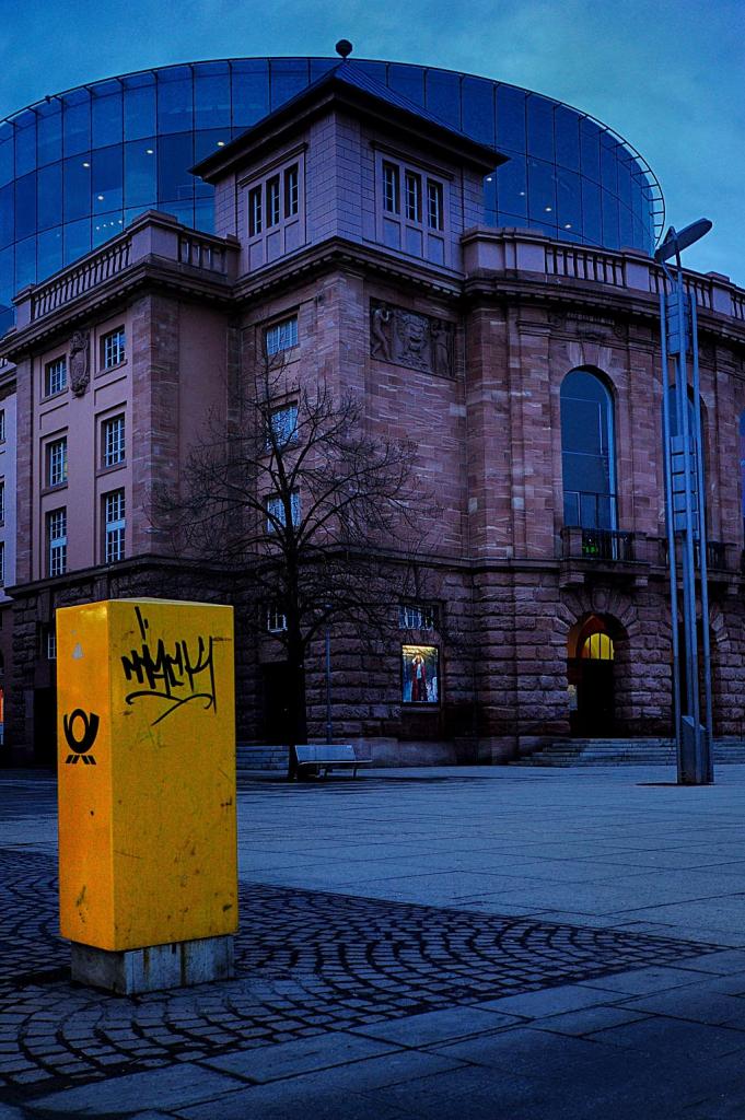 2010 02 22 Architektur Mainz Theater Dom D7C 6006