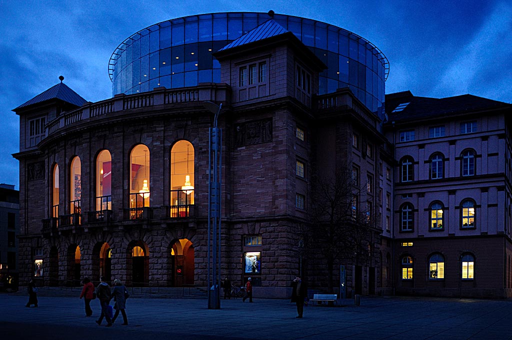 2010 02 22 Architektur Mainz Theater Dom D7C 6018