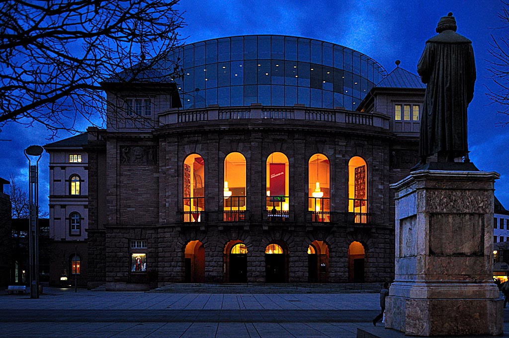 2010 02 22 Architektur Mainz Theater Dom D7C 6025