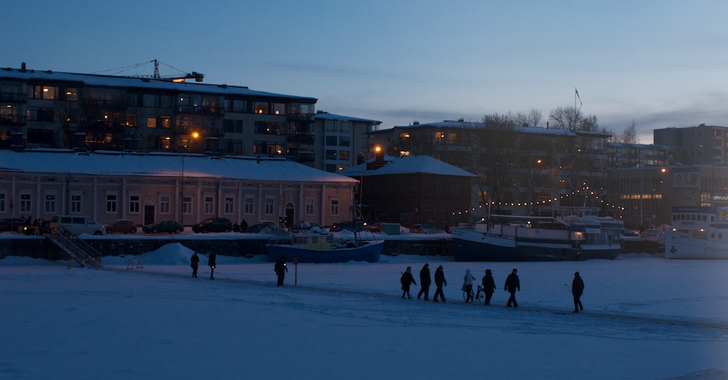 2011 Grand opening Culture Capital Turku 

Bei -16°C Lufttemperatur Die Zuschauer konnten über den zugefrohrenen Aurajoki zum Hafen wandern..  

Hier 