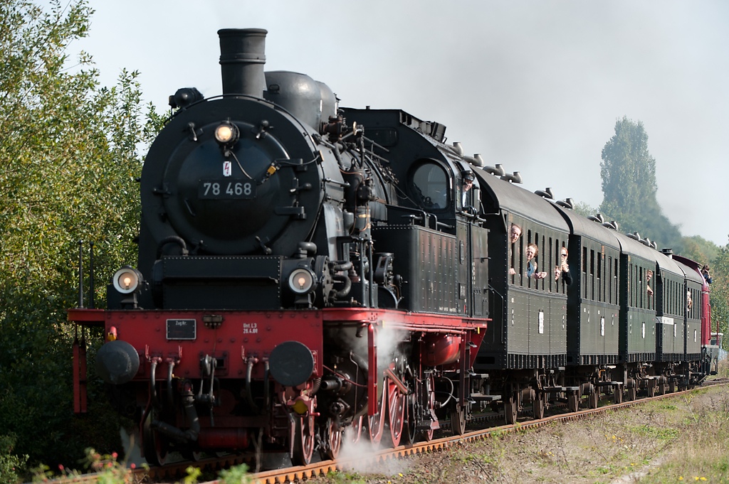 20110924 0536 [NIKON D3] 200 mm,1 250 Sek. bei ƒ   7,1