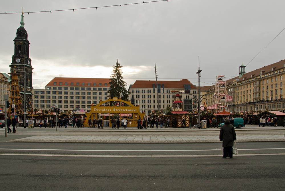 20111218 DSC 2322 Striezelmarkt Übersicht