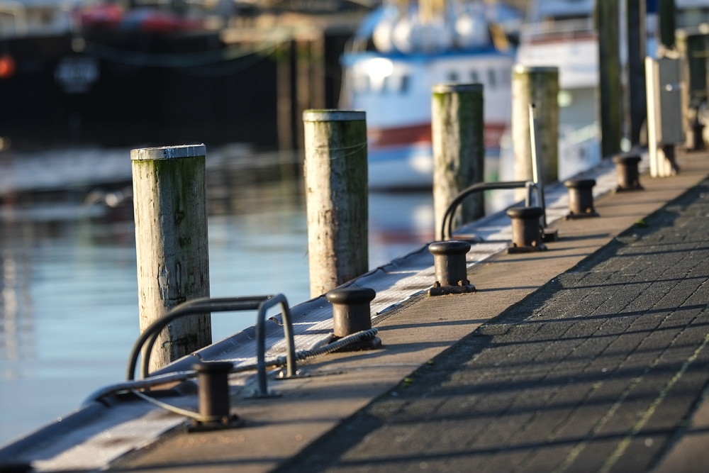 2012 11 30 093133 - Hafen Büsum - 
1/1700s - f 2.0 - ISO 200 - NIKKOR 200mm f/2.0 mit Novoflex-Adapter