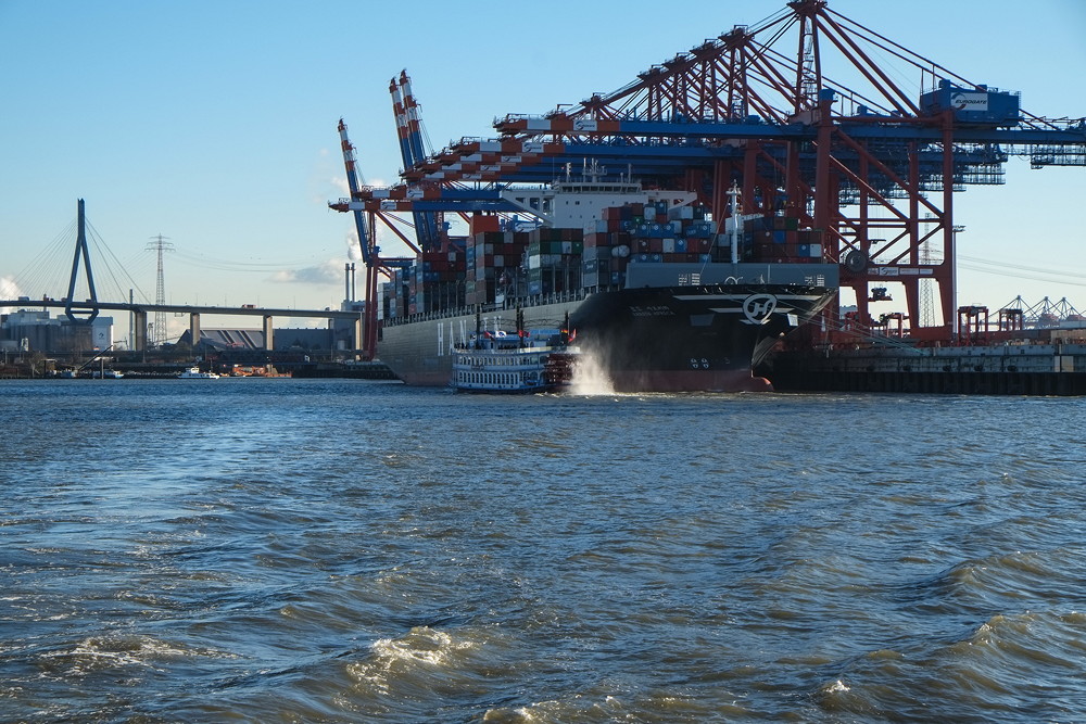 2012 11 30 131034 - Hafenrundfahrt Hamburg - 
1/150s - f 11.0 - ISO 200 - FUJIFILM XF18-55mm F2.8-4 R LM OIS @55 (äqu. 83) mm