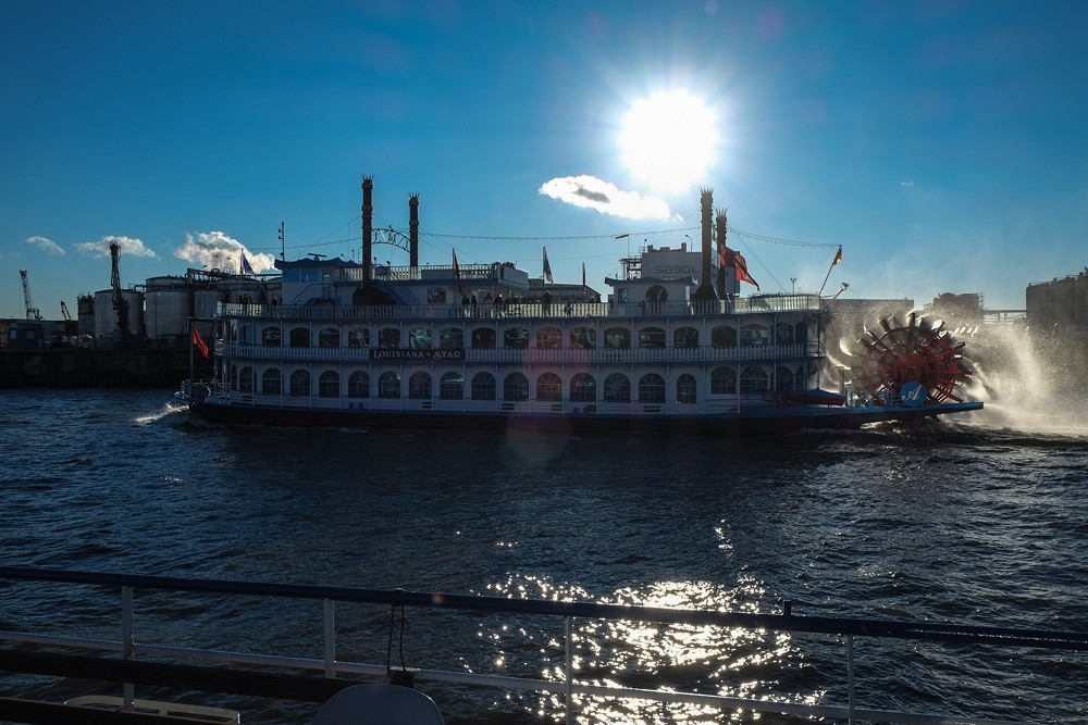 2012 11 30 133944 - Hafenrundfahrt Hamburg - 
1/340s - f 11.0 - ISO 200 - FUJIFILM XF18-55mm F2.8-4 R LM OIS @21,4 (äqu. 32) mm