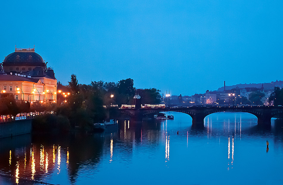 2071004 1301 Moldau Prag 950h