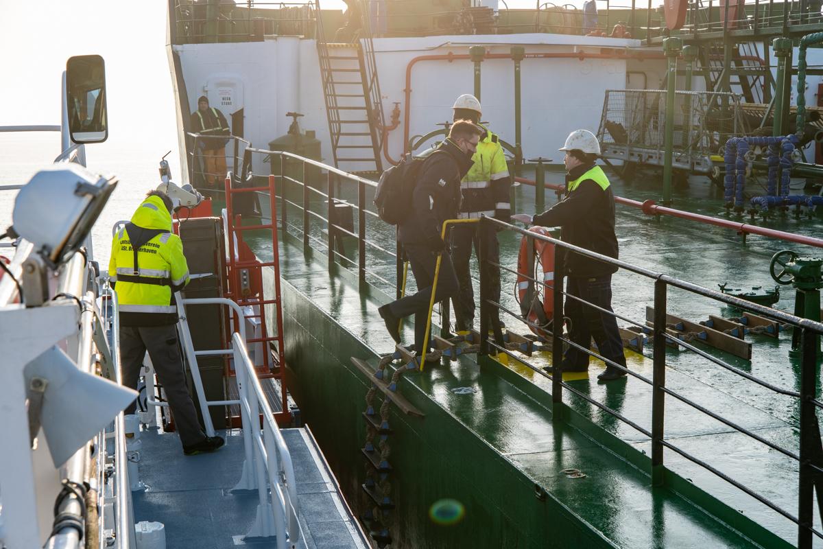 210303 Majestic Maersk Odyssey of the Seas-3.jpg