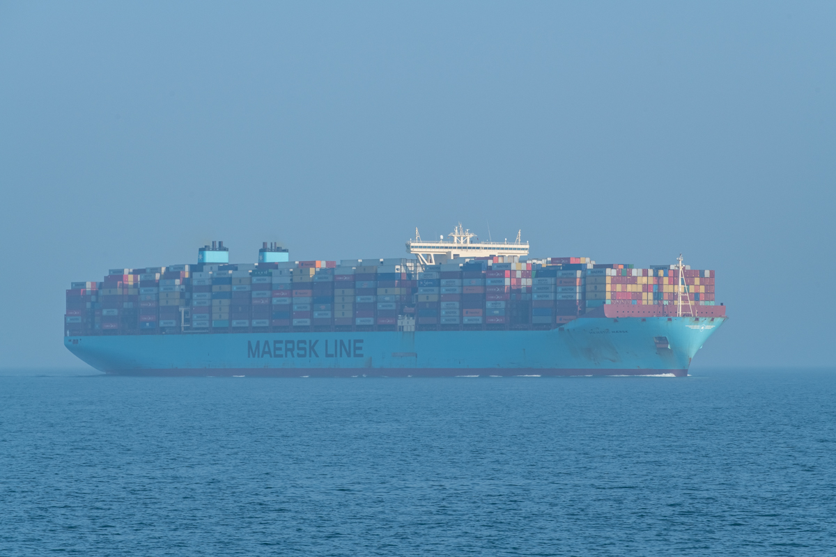 210303 Majestic Maersk Odyssey of the Seas-6.jpg