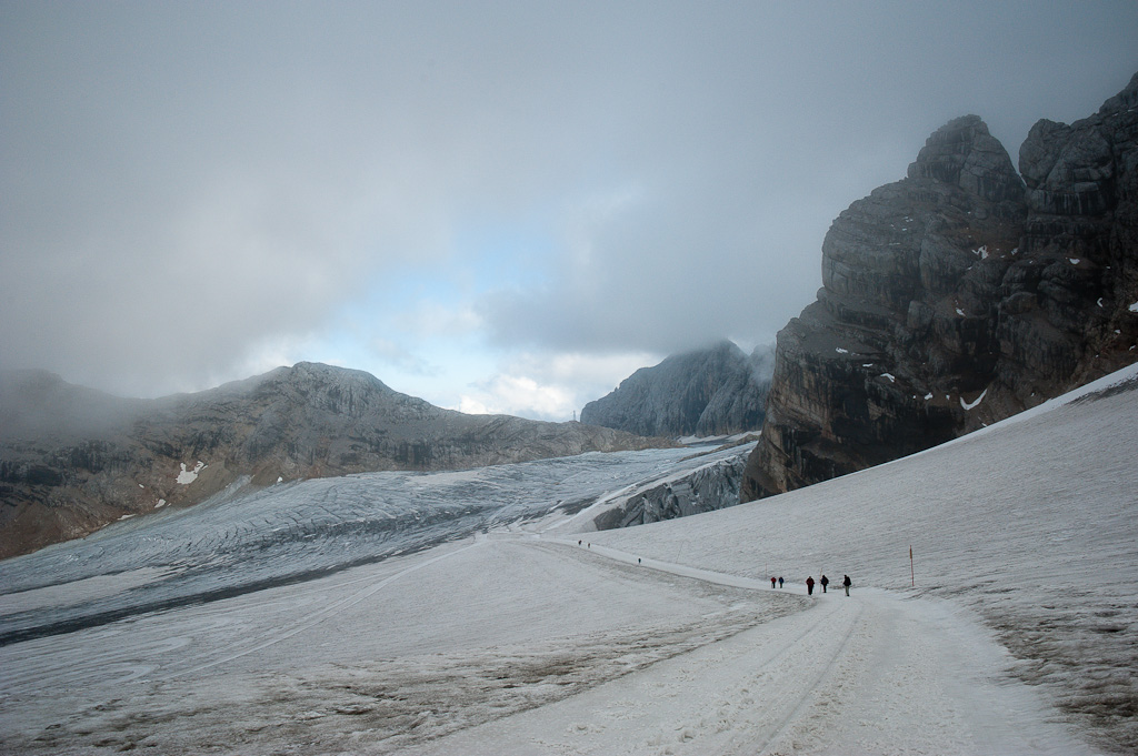 26 Auf dem Dachsteingletscher