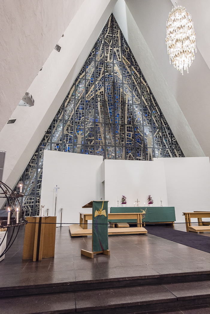 27 EMK Altar