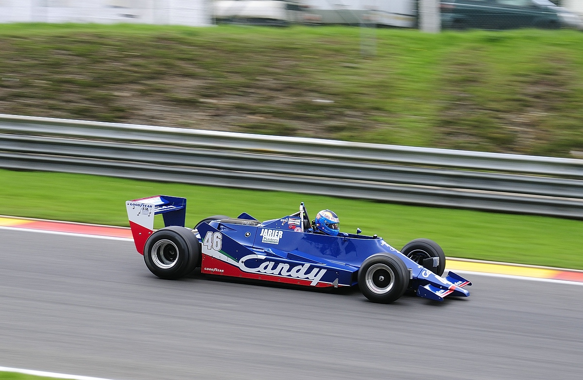 46 TYRRELL 009 (3) 01