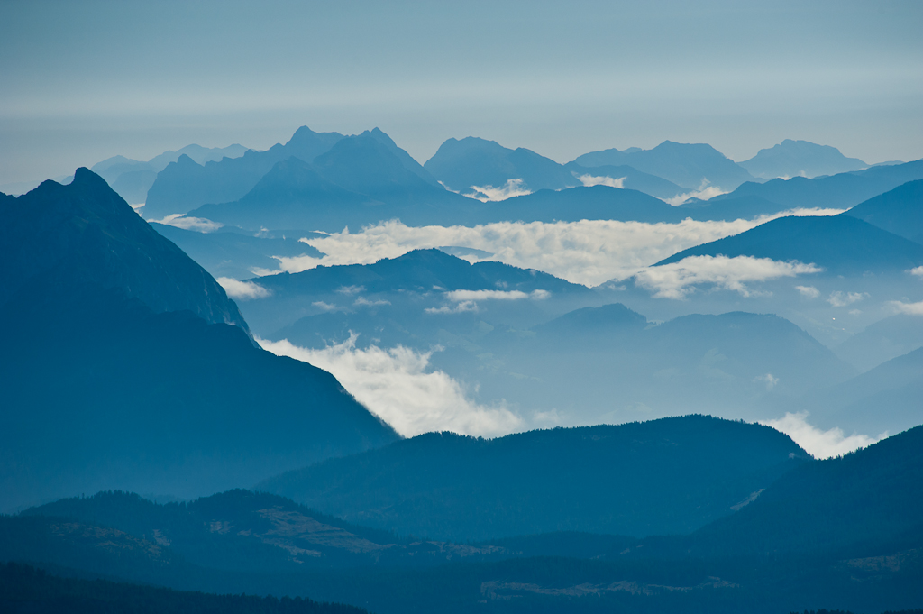 47 Bergwelt im Frühnebel