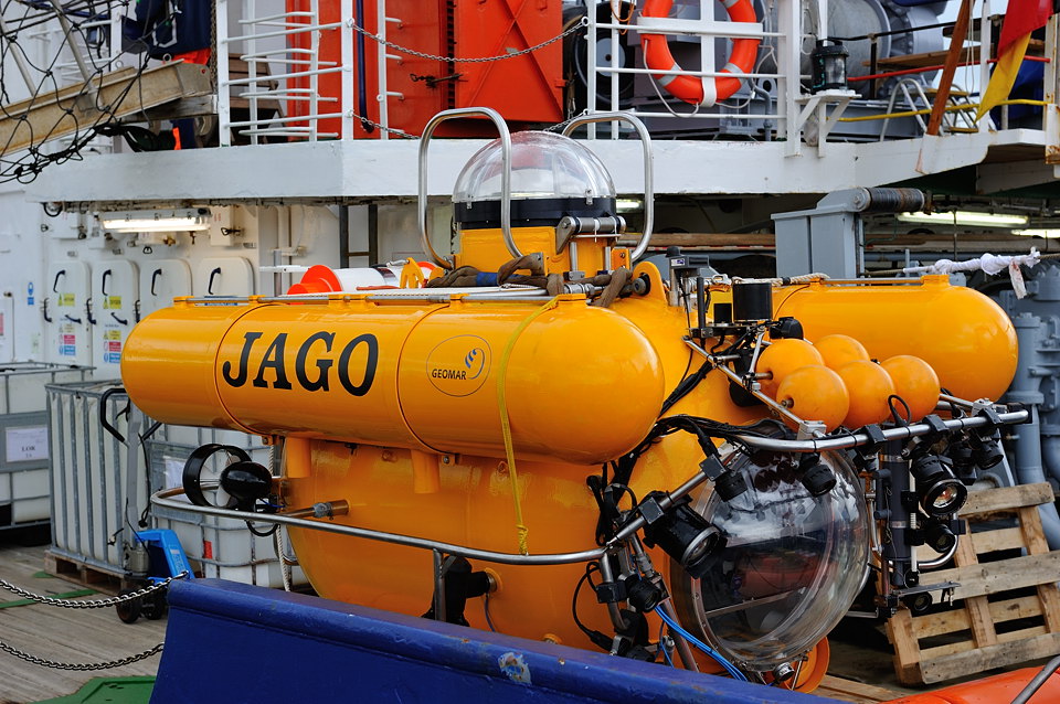 704 8045 cnx nff - Tauchboot JAGO an Bord des Forschungsschiffes "Poseidon"