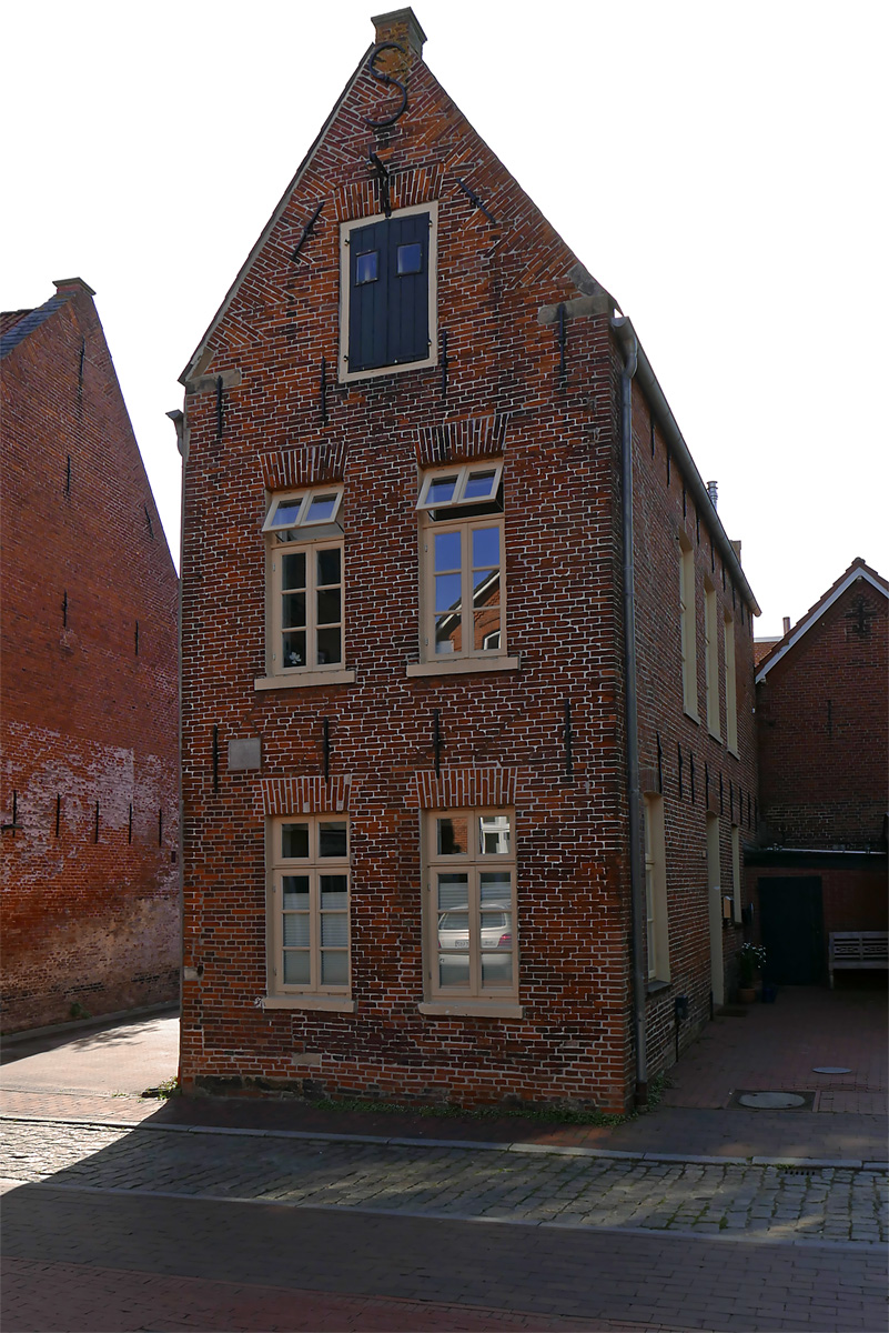 _1220647KAxl.jpg