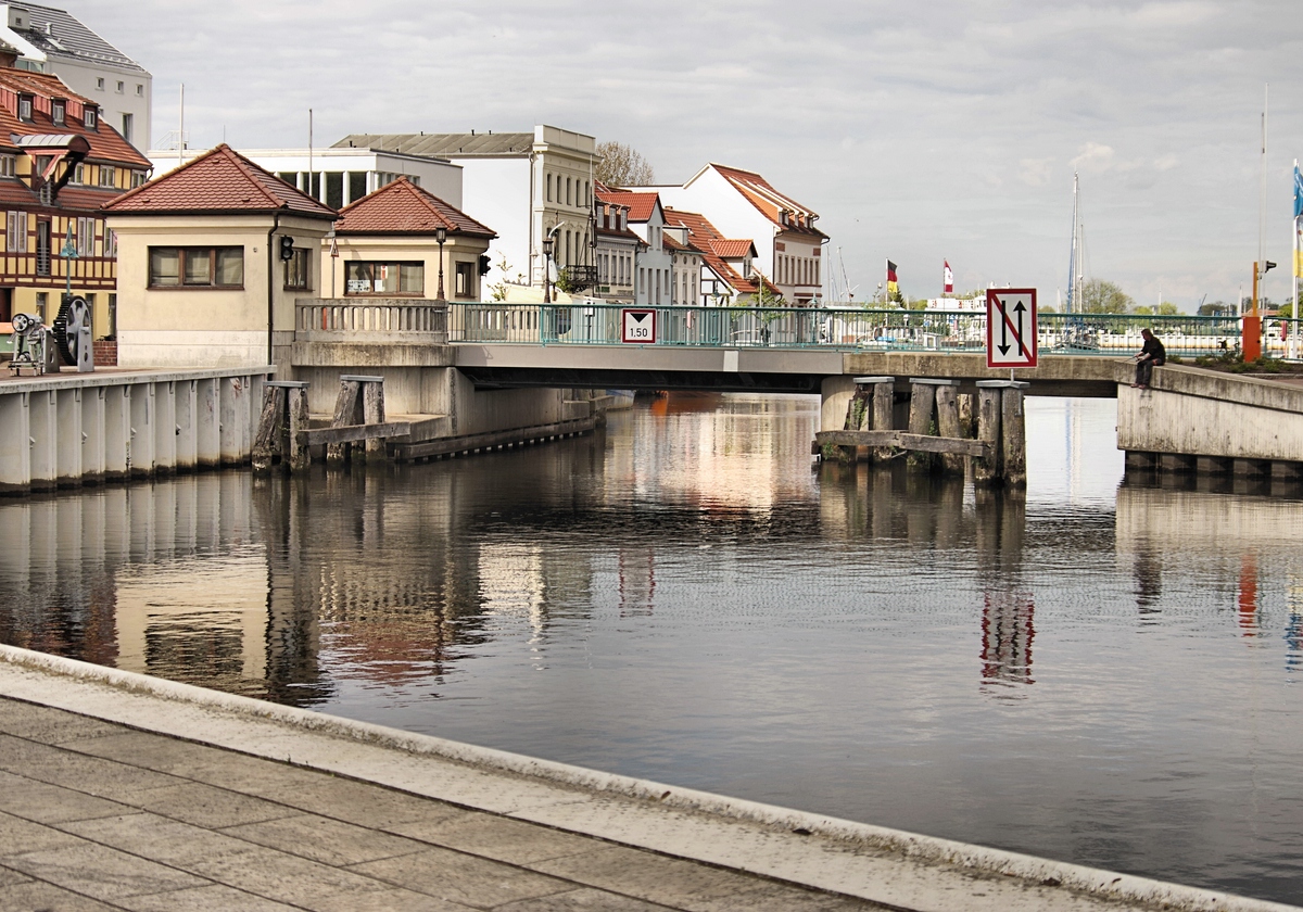 _Angeln an der Brücke.jpg