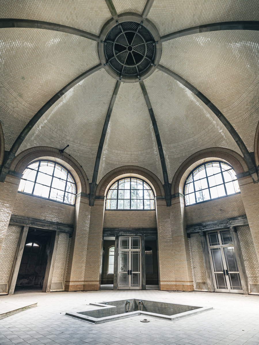 A Bath under the Dome
