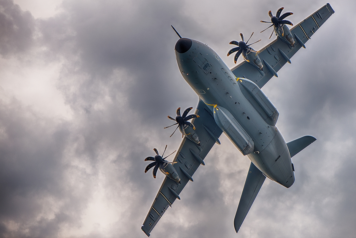 A400M im steilen Anflug
