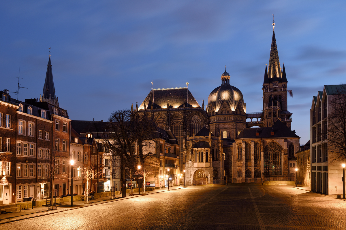 Aachener Dom bei Nacht