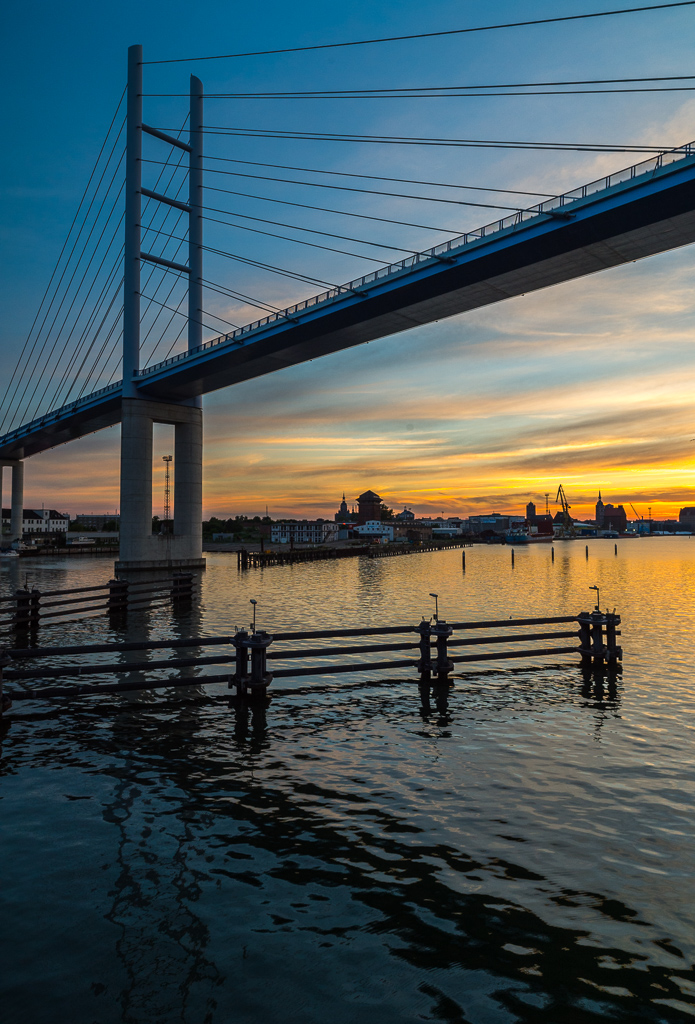 Abends an der Rügenbrücke