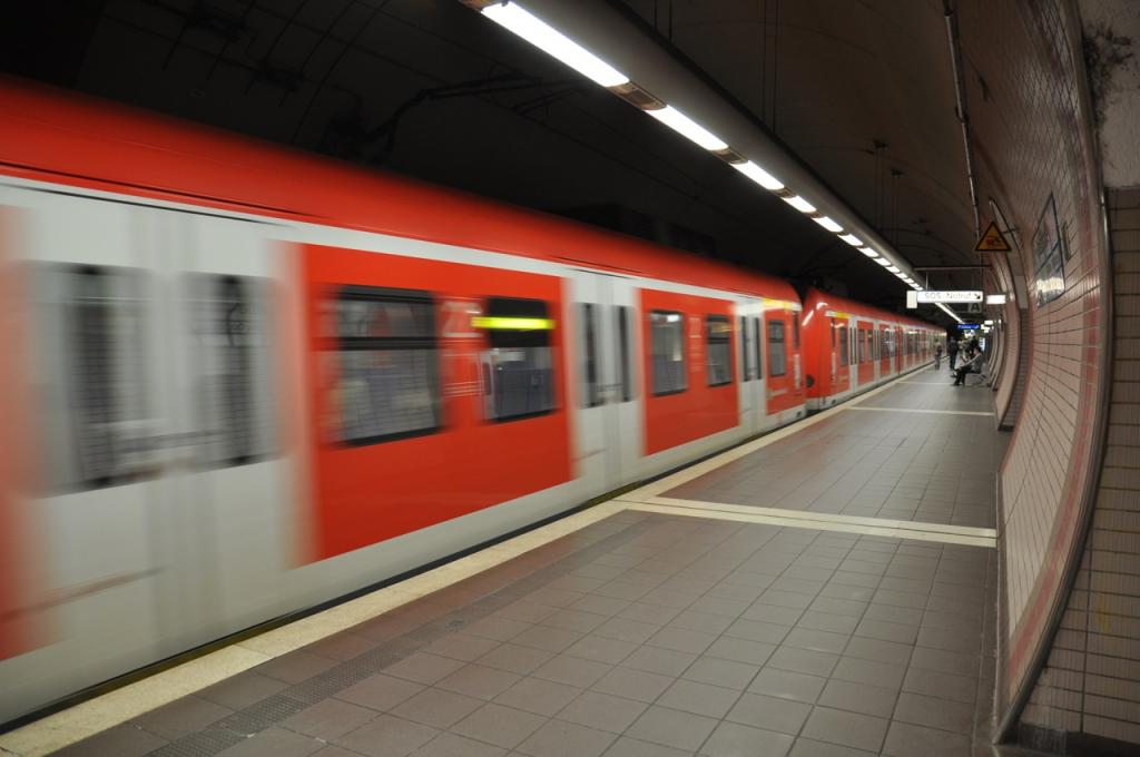abfahrende S-Bahn