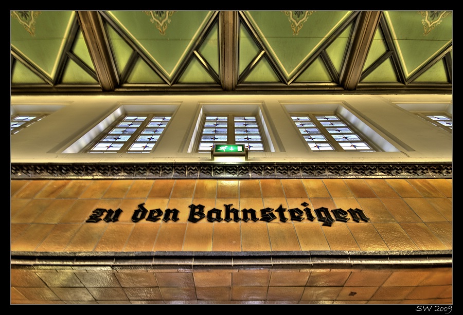 Abfahrt.
Bahnhofs-Impressionen II