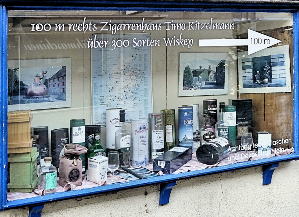 Achtung leere Flaschen und Dekoschachteln....jpg