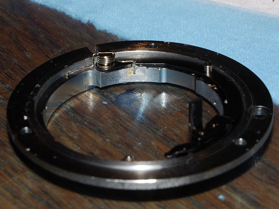 AF 20/2.8 D mit Seewasserschaden
der Bajonettring mit Salzkrusten und Rost