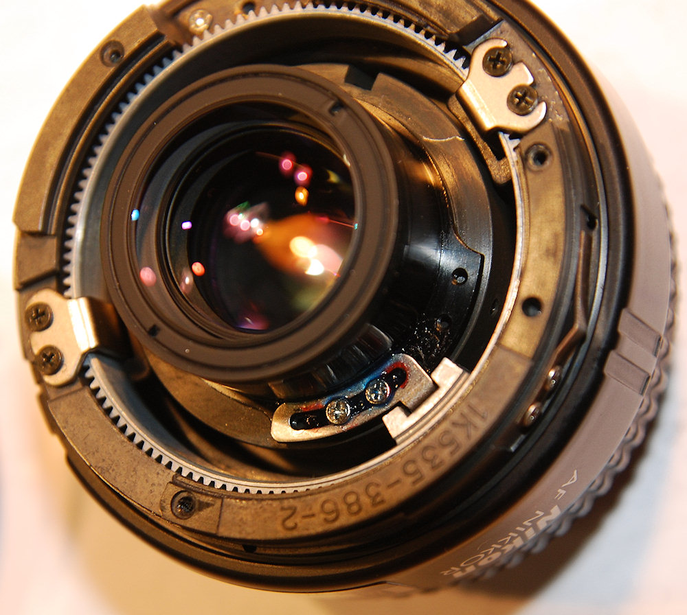 AF-Nikkor 24/2.8 mit verölter Blende, dem ich die Blende entölt habe.