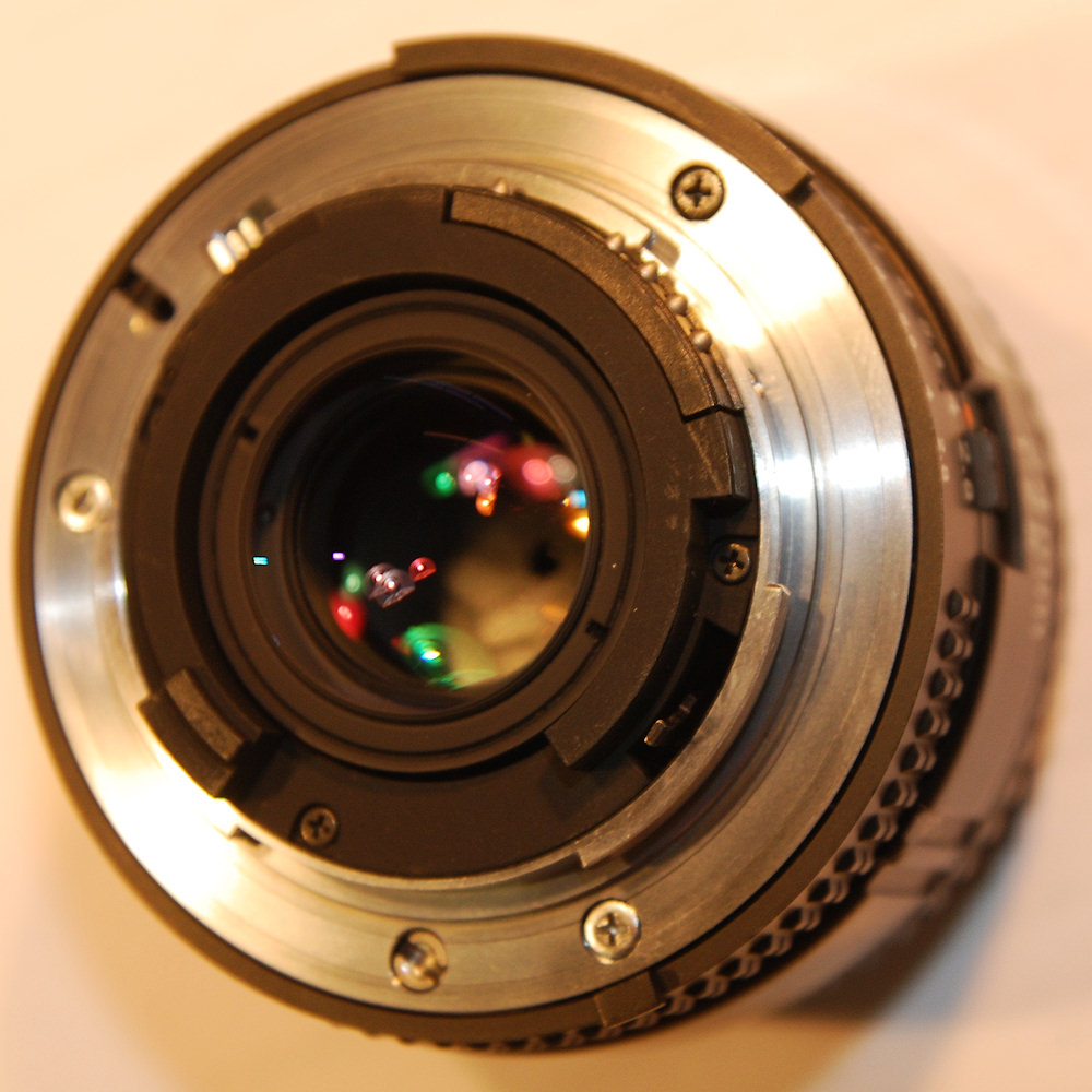 AF-Nikkor 24/2.8 mit verölter Blende, dem ich die Blende entölt habe.