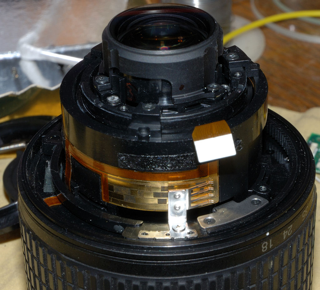 AF-S DX 18-135/3.5-5.6G ED mit abgebrochenem Bajonett und defekter Steuerungsplatine